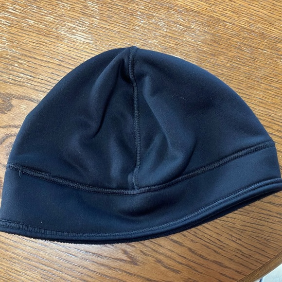 MENS PNUMA HAT
OUTSIDE IS POLYESTER 
INSIDE IS FLEECE SIZE XL-2XL
EXCELLENT COND - Picture 2 of 7
